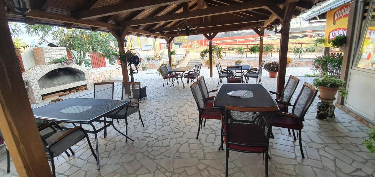 Guesthouse "Ines" Добой Екстер'єр фото