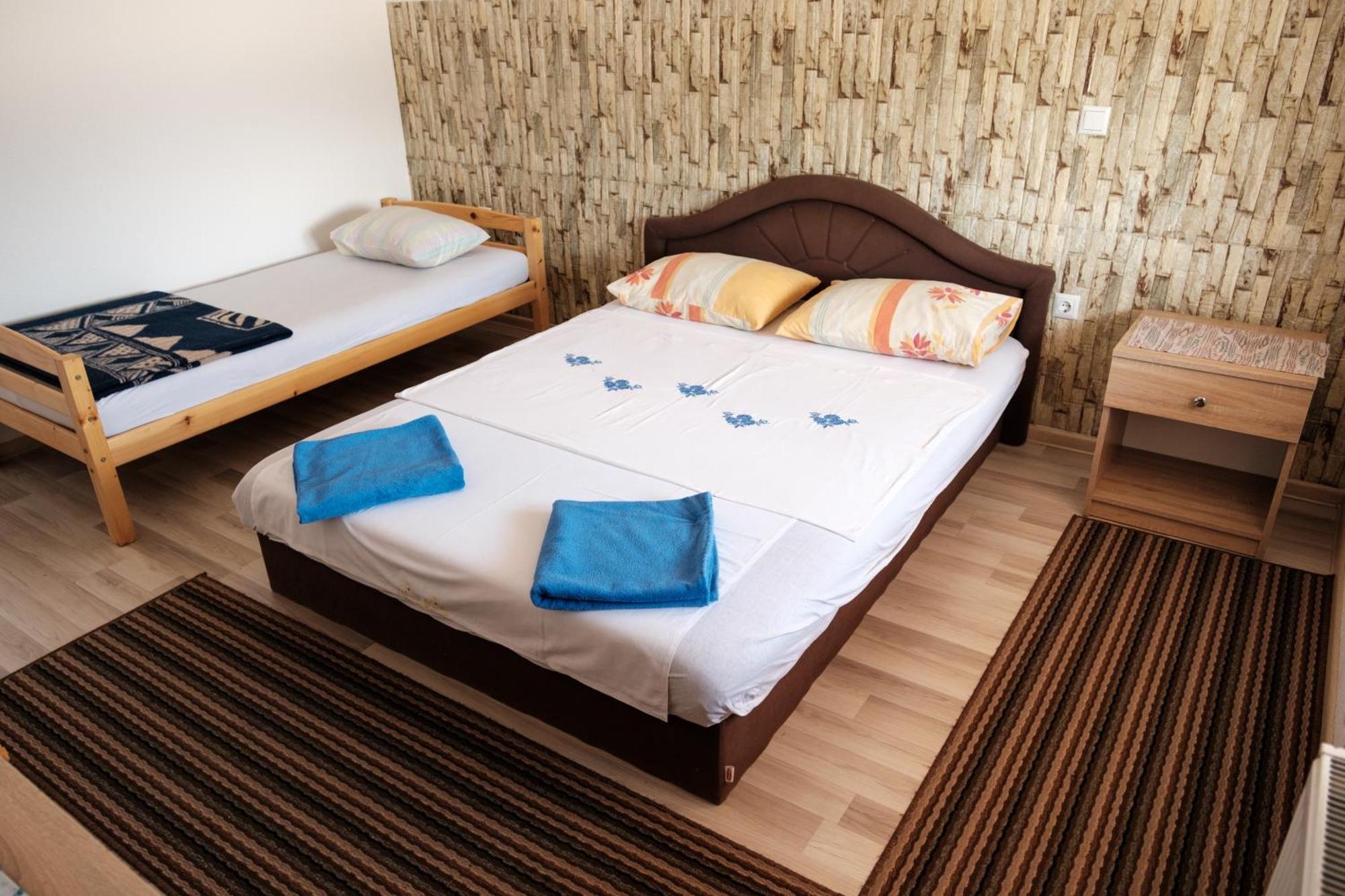 Guesthouse "Ines" Добой Екстер'єр фото