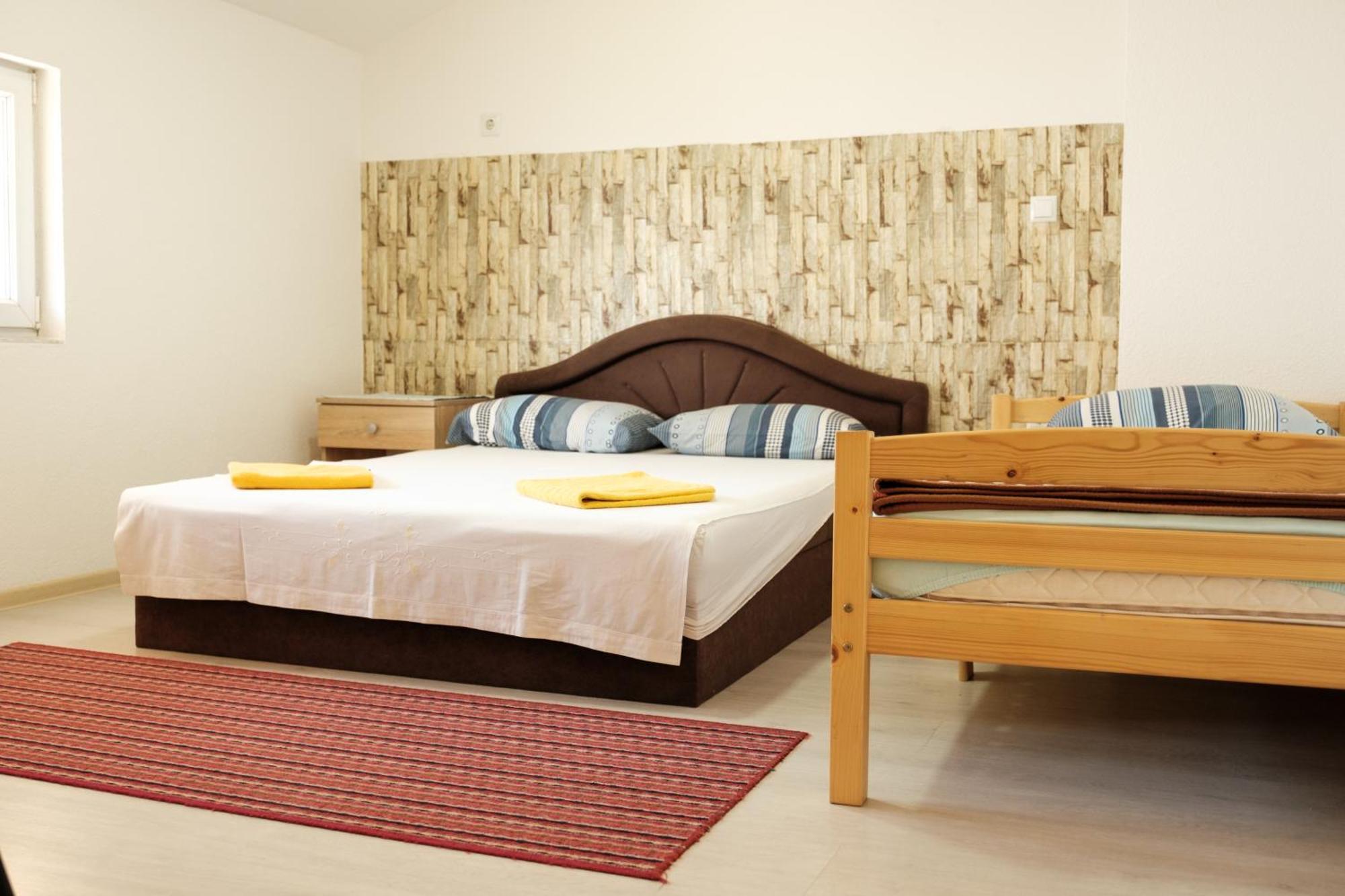 Guesthouse "Ines" Добой Екстер'єр фото