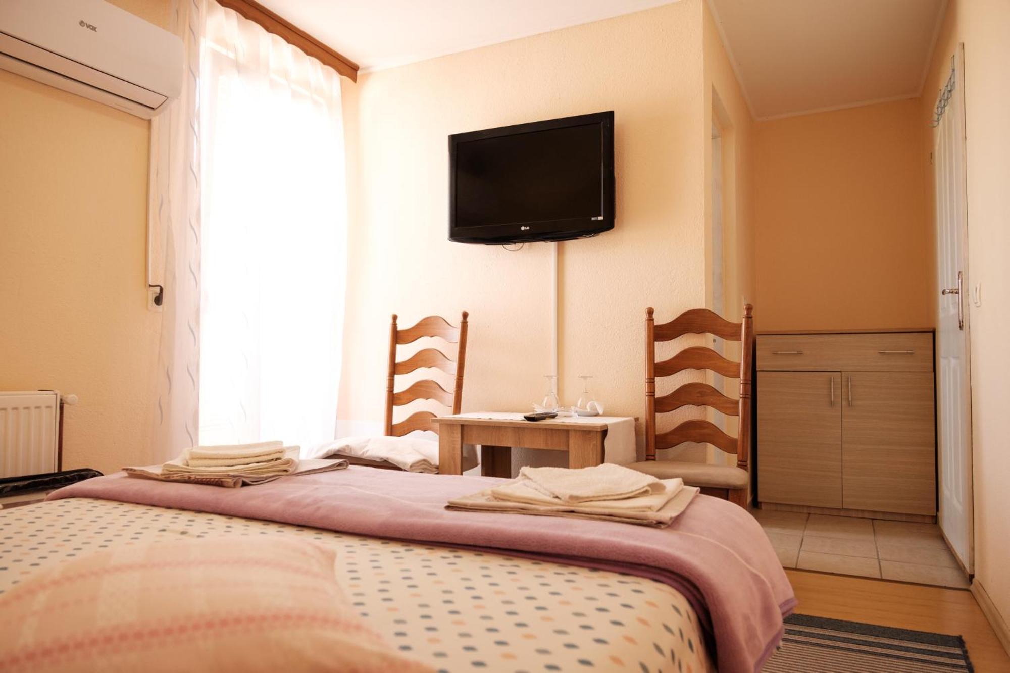 Guesthouse "Ines" Добой Екстер'єр фото