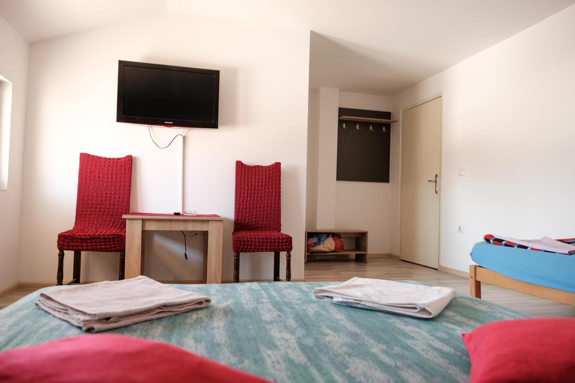 Guesthouse "Ines" Добой Екстер'єр фото