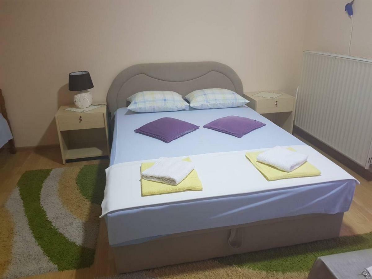 Guesthouse "Ines" Добой Екстер'єр фото