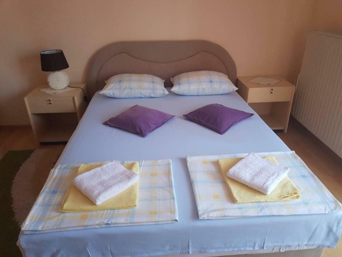 Guesthouse "Ines" Добой Екстер'єр фото