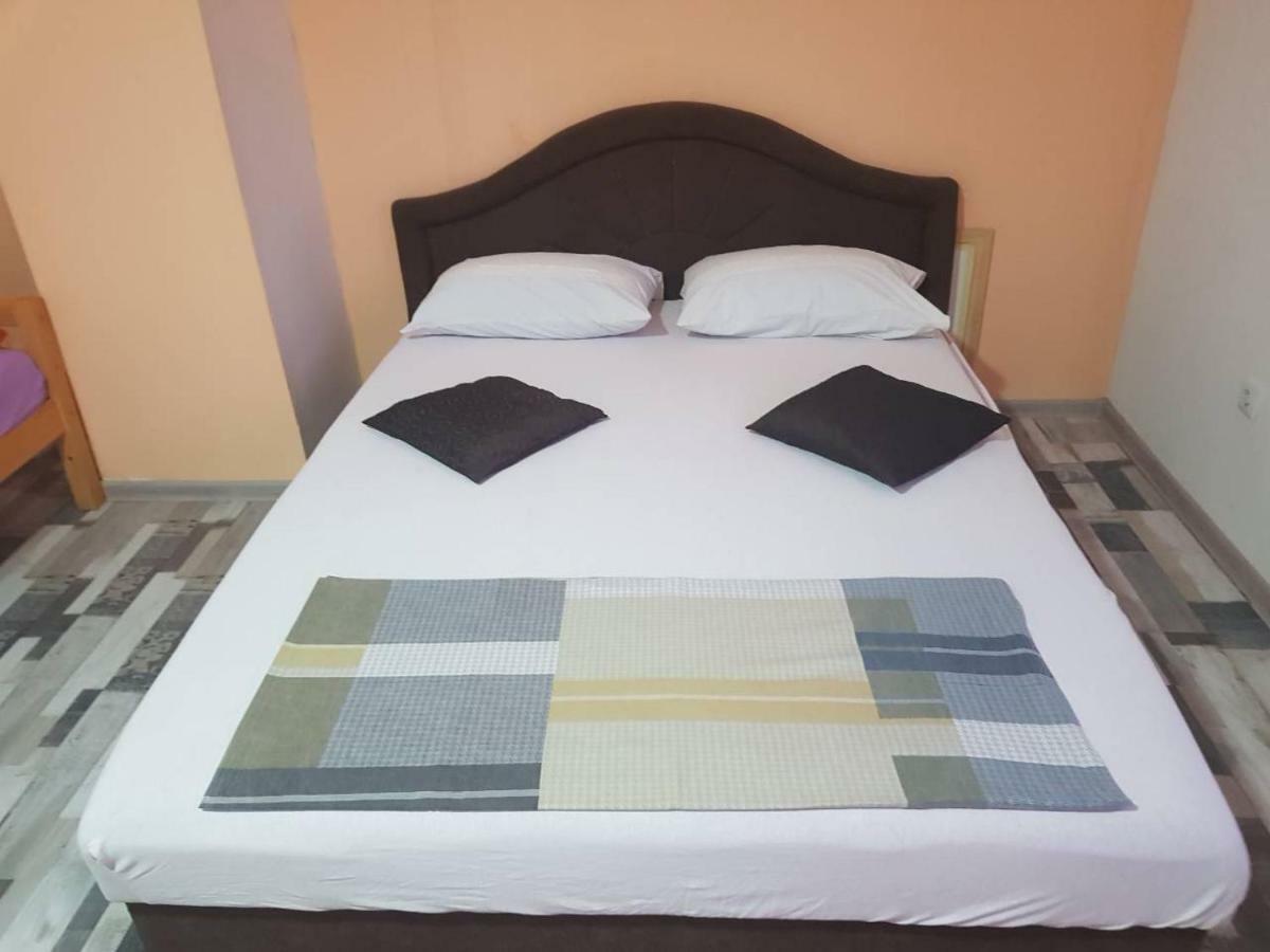 Guesthouse "Ines" Добой Екстер'єр фото